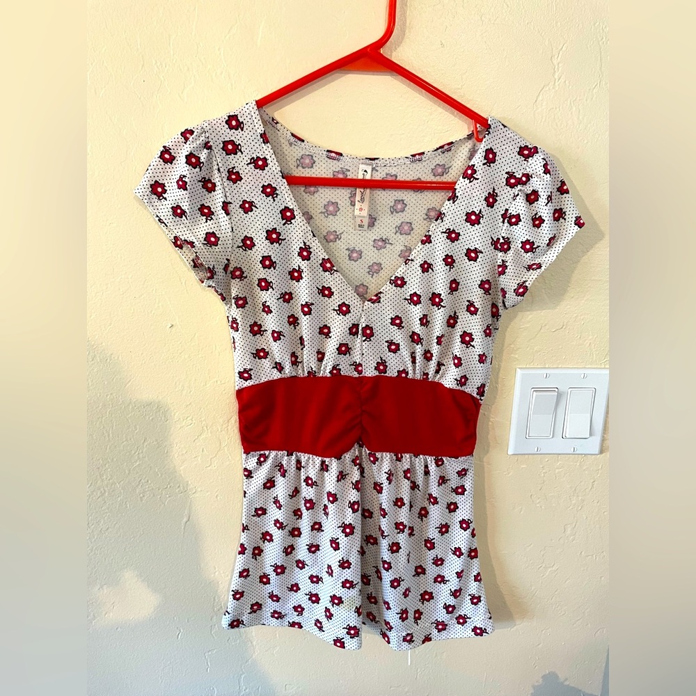 Sweet juniors top with red flowers